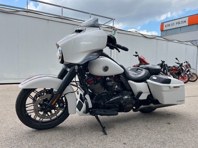 Harley-Davidson CVO Street Glide FLHXSE (weiss) - Bild 12