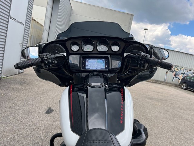 Harley-Davidson CVO Street Glide FLHXSE (weiss) - Bild 14