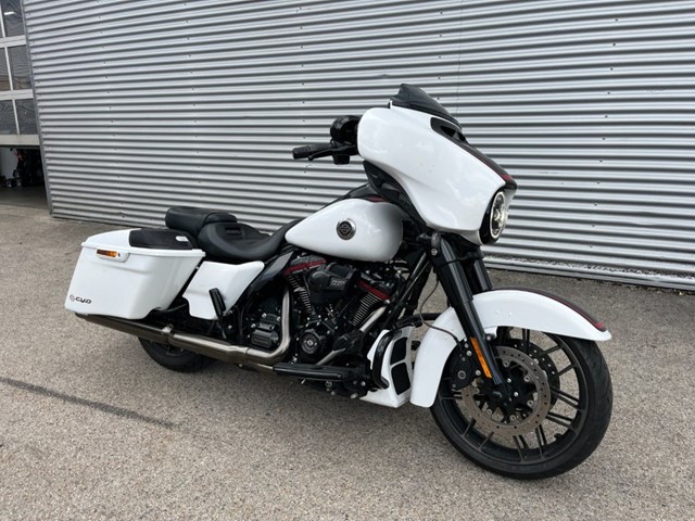 Harley-Davidson CVO Street Glide FLHXSE (weiss) - Bild 5