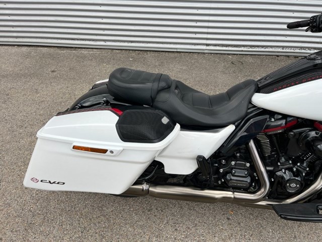 Harley-Davidson CVO Street Glide FLHXSE (weiss) - Bild 7