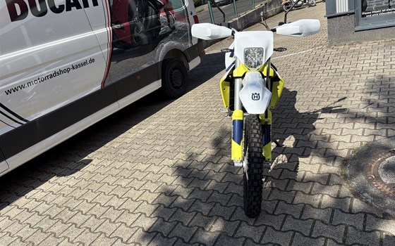 Gebrauchtmotorrad Husqvarna 701 Enduro - Bild 4