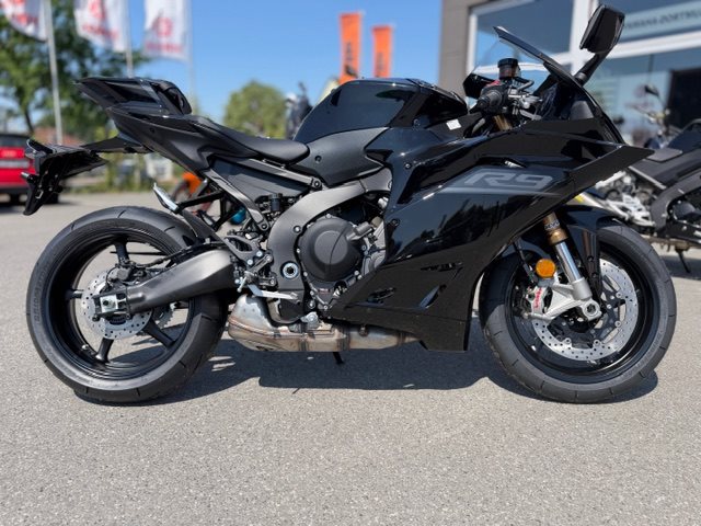 Yamaha R9