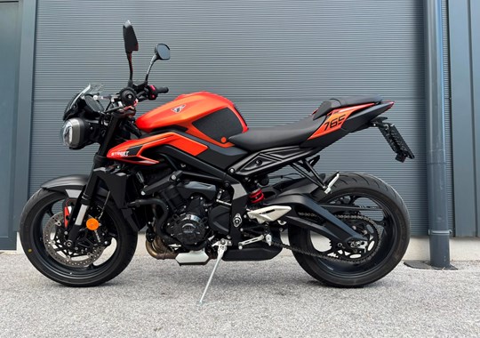 GEBRAUCHTFAHRZEUG Triumph Street Triple R