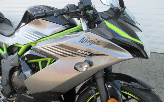 Gebrauchtmotorrad Kawasaki Ninja 125 - Bild 2