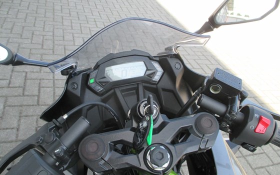 Gebrauchtmotorrad Kawasaki Ninja 125 - Bild 4