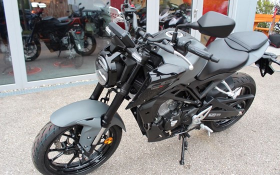 Gebrauchtmotorrad Honda CB125R - Bild 2
