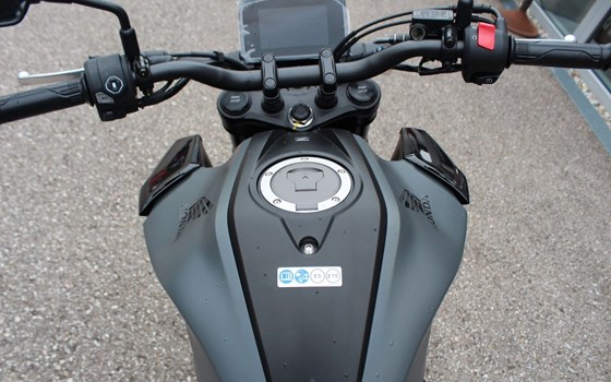 Gebrauchtmotorrad Honda CB125R - Bild 5