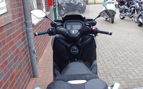Gebrauchtmotorrad Yamaha XMAX 300 Tech MAX+ - Bild 10