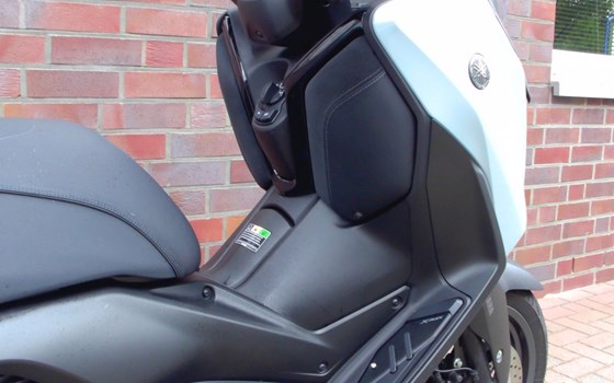 Gebrauchtmotorrad Yamaha XMAX 300 Tech MAX+ - Bild 17