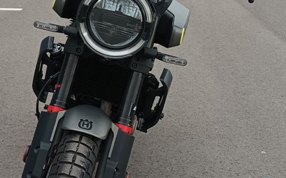 Neufahrzeug Husqvarna Svartpilen 401 - Bild 2