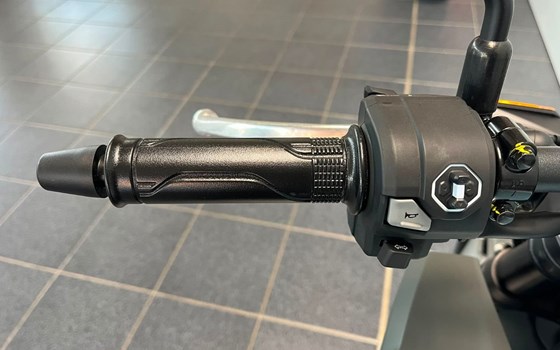 Gebrauchtmotorrad Honda CB125R - Bild 12