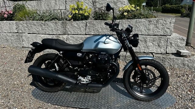 Moto Guzzi V7 Stone
