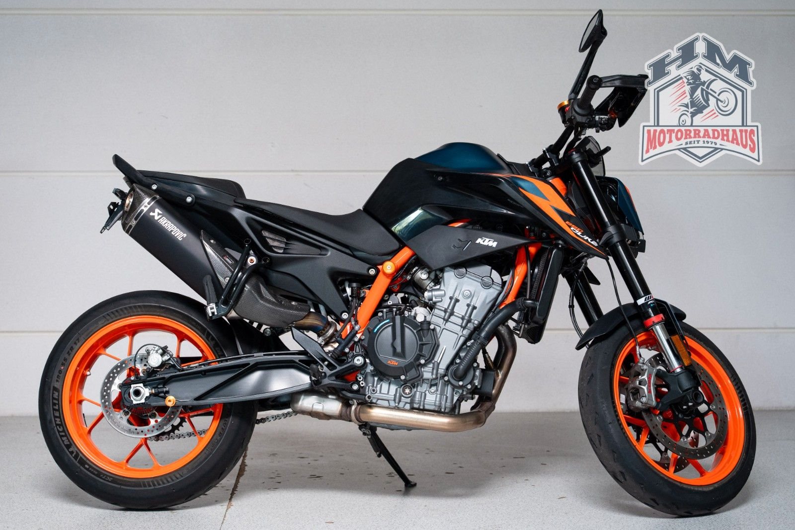 KTM 890 Duke R