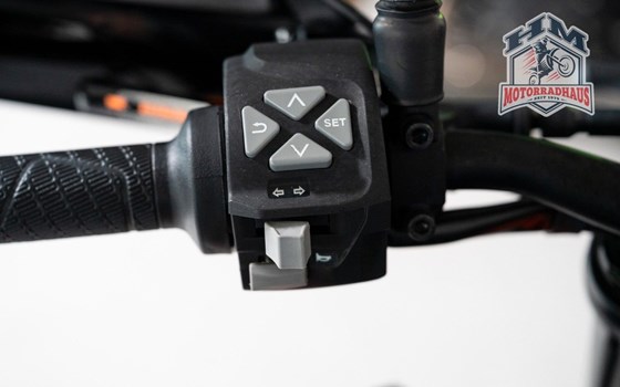 Gebrauchtmotorrad KTM 890 Duke R - Bild 6