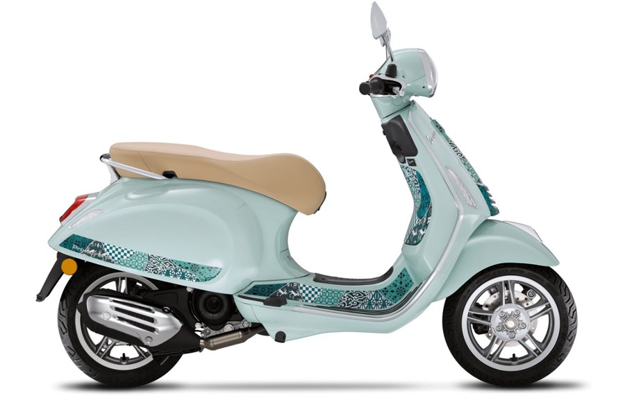 Vespa Primavera 50 Batik