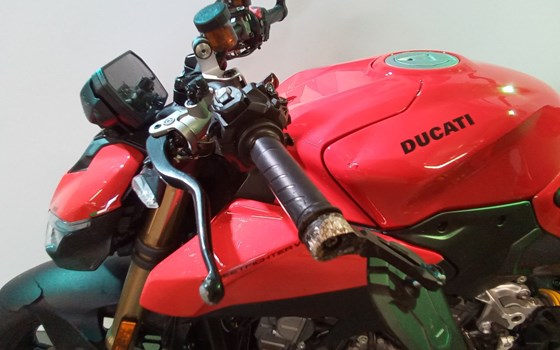 Gebrauchtmotorrad Ducati Streetfighter V2 - Bild 11