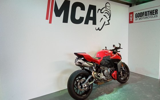 Gebrauchtmotorrad Ducati Streetfighter V2 - Bild 3