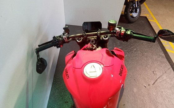 Gebrauchtmotorrad Ducati Streetfighter V2 - Bild 4