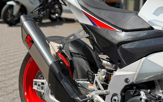 Gebrauchtmotorrad Aprilia Tuono V4 1100 Factory - Bild 10