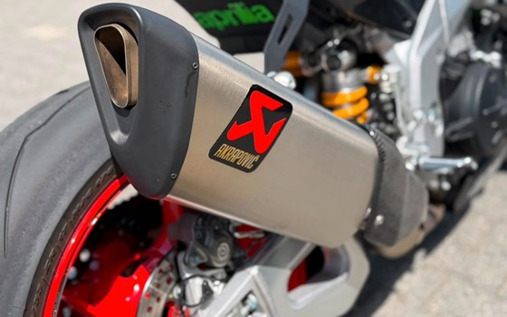 Gebrauchtmotorrad Aprilia Tuono V4 1100 Factory - Bild 12