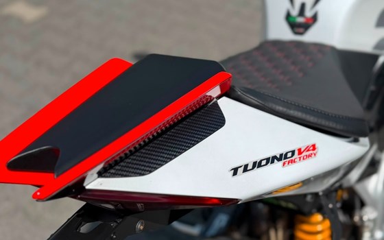Gebrauchtmotorrad Aprilia Tuono V4 1100 Factory - Bild 13