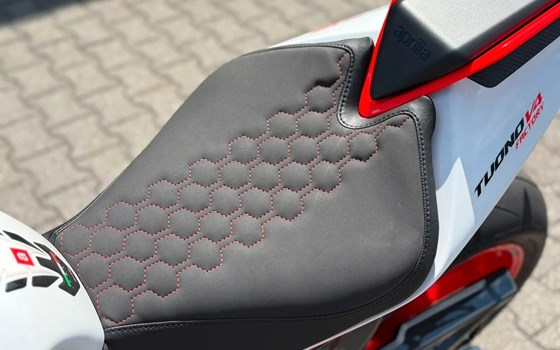 Gebrauchtmotorrad Aprilia Tuono V4 1100 Factory - Bild 14