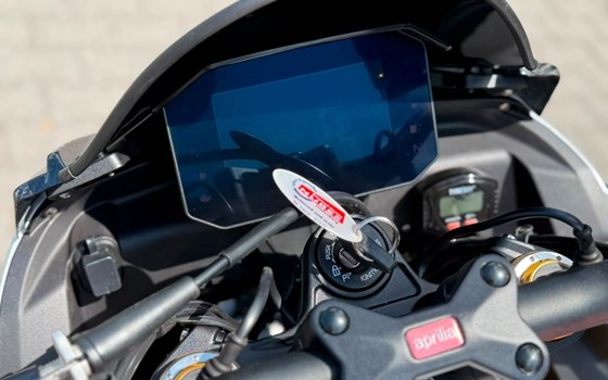 Gebrauchtmotorrad Aprilia Tuono V4 1100 Factory - Bild 16