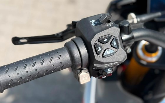 Gebrauchtmotorrad Aprilia Tuono V4 1100 Factory - Bild 17