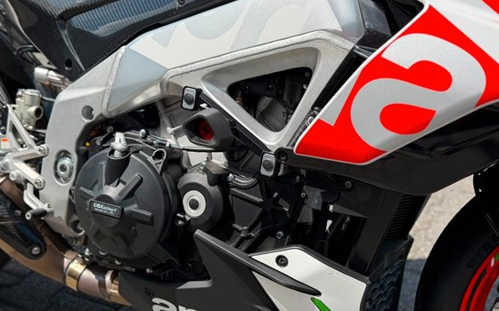 Gebrauchtmotorrad Aprilia Tuono V4 1100 Factory - Bild 9