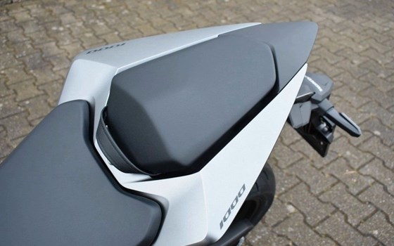 Gebrauchtmotorrad Honda CB1000 Hornet - Bild 6