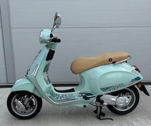 Vespa Primavera 50 Batik