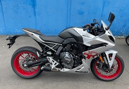 Neumotorrad Suzuki GSX-8R