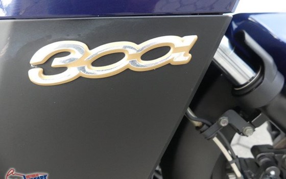 Gebrauchtmotorrad Kymco Downtown 300i - Bild 3