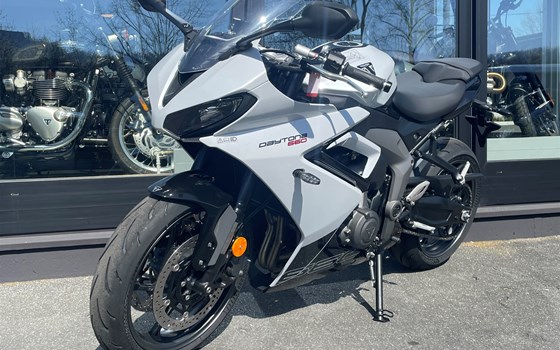 Gebrauchtmotorrad Triumph Daytona 660 - Bild 1