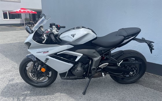 Gebrauchtmotorrad Triumph Daytona 660 - Bild 13