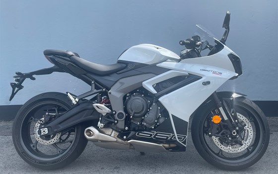 Gebrauchtmotorrad Triumph Daytona 660 - Bild 2