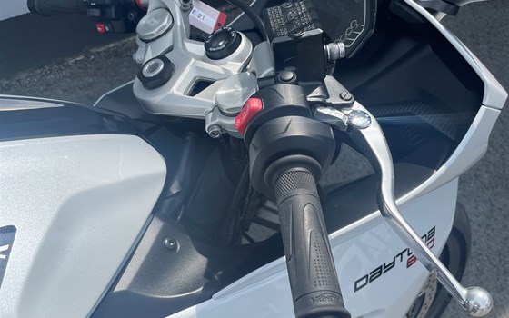 Gebrauchtmotorrad Triumph Daytona 660 - Bild 6
