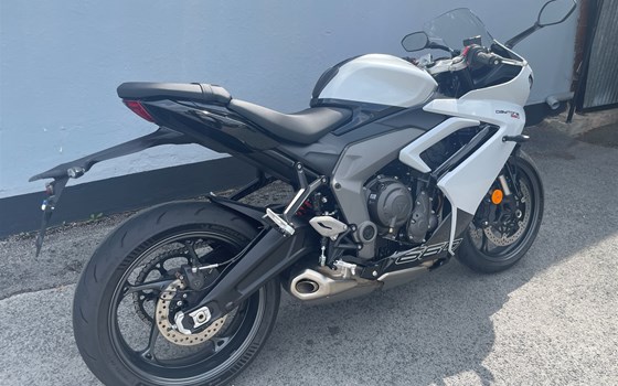Gebrauchtmotorrad Triumph Daytona 660 - Bild 8