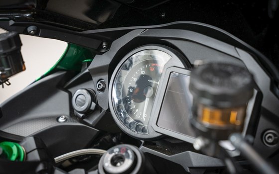 Gebrauchtmotorrad Kawasaki Ninja H2 SX SE - Bild 8