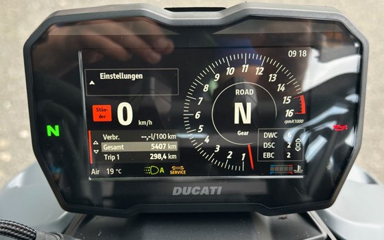 Gebrauchtmotorrad Ducati Streetfighter V4 S - Bild 9