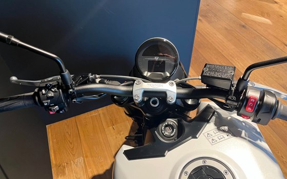 Gebrauchtmotorrad Triumph Trident 660 - Bild 4