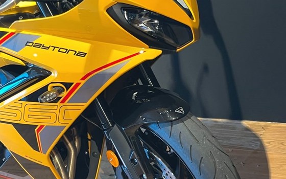 Gebrauchtmotorrad Triumph Daytona 660 - Bild 2