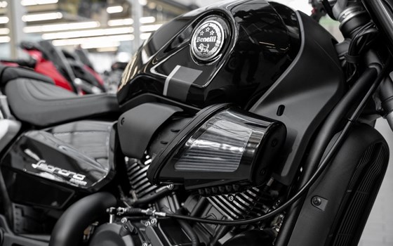 Neufahrzeug Benelli Leoncino Bobber 400 - Bild 21