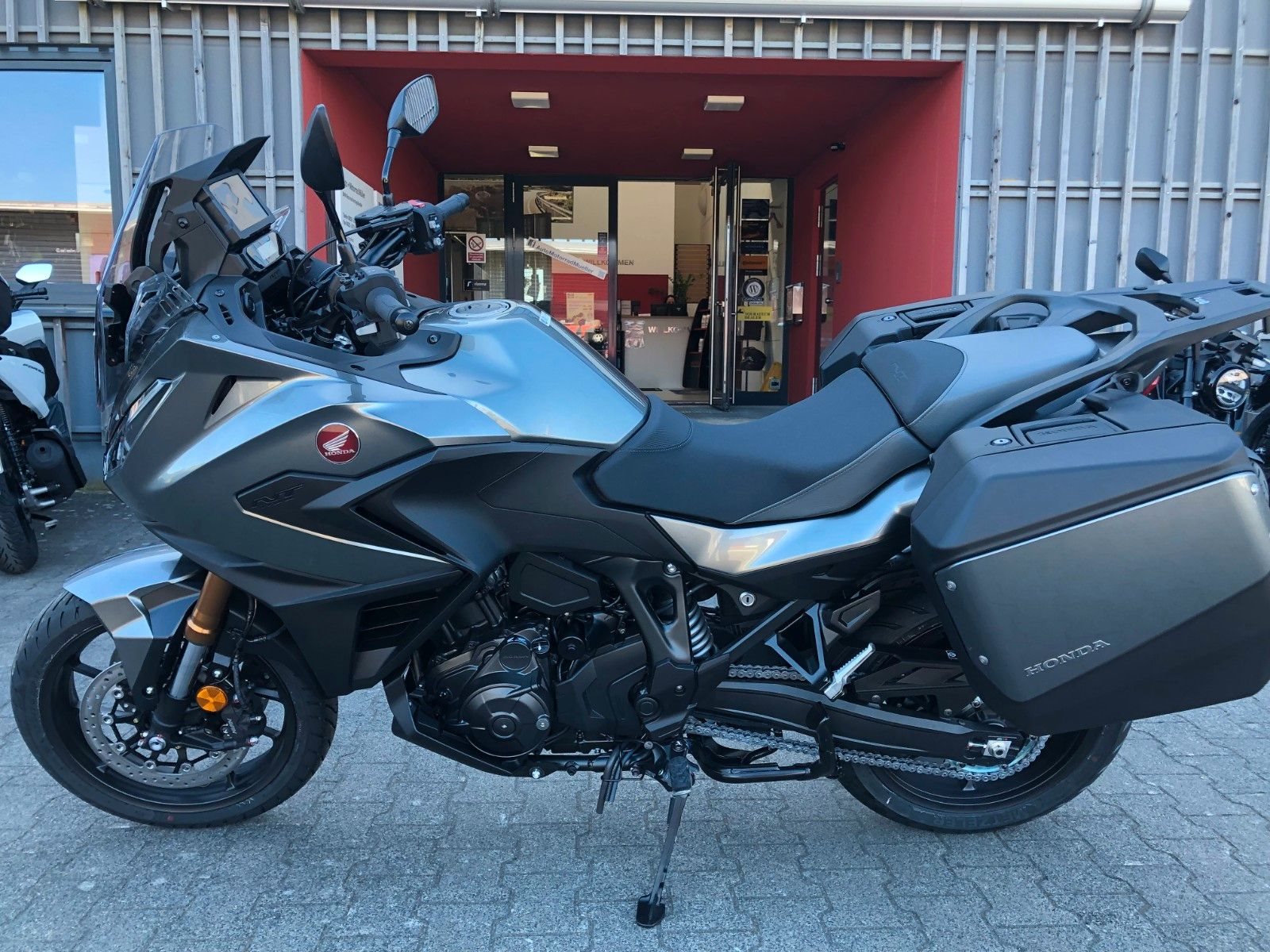 Honda NT1100 DCT Electronic Suspension