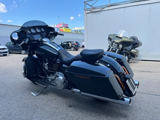 Harley-Davidson Touring Street Glide Special FLHXS (schwarz) - Bild 10