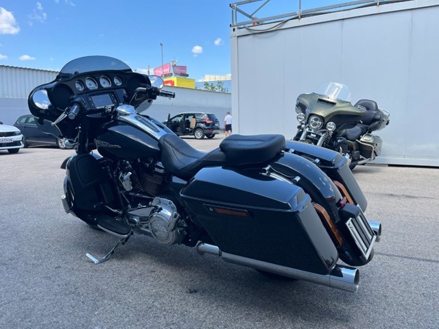 Harley-Davidson Touring Street Glide Special FLHXS (schwarz) - Bild 11