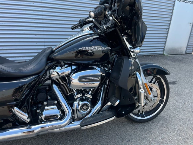 Harley-Davidson Touring Street Glide Special FLHXS (schwarz) - Bild 3
