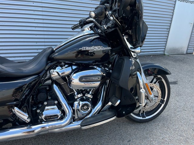 Harley-Davidson Touring Street Glide Special FLHXS (schwarz) - Bild 4