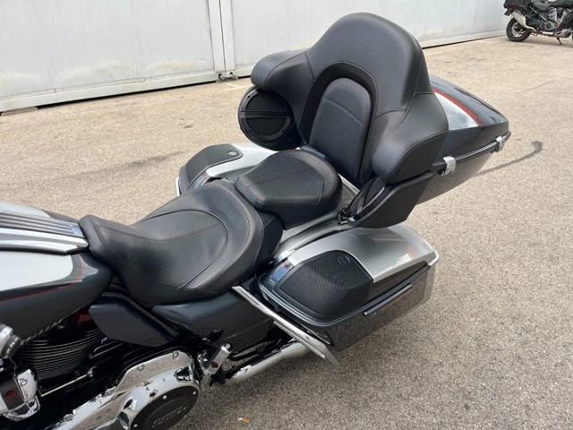 Harley-Davidson CVO Road Glide FLTRXSE (silber) - Bild 14