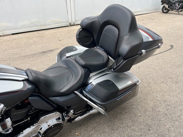 Harley-Davidson CVO Road Glide FLTRXSE (silber) - Bild 15
